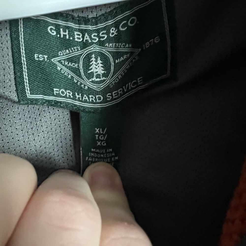 Men’s Pullover - Picture 3 of 3